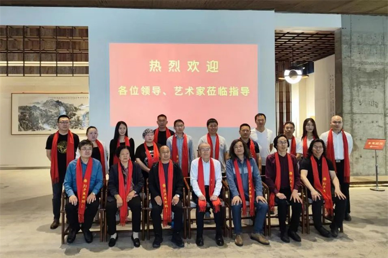 文化交融促發展，藝術交流譜新篇——學院理事長劉仁帶隊赴鄭州列子美術館開展文化藝術交流活動